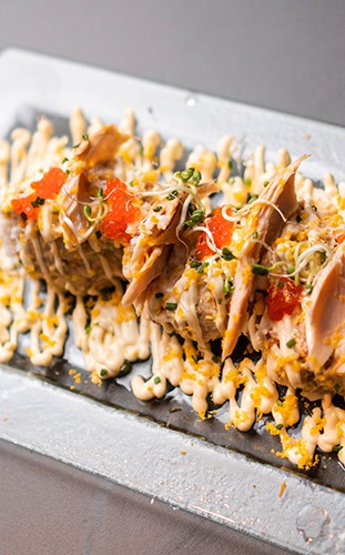 Ensaladilla de langostinos y lomos de bonito Ensaladilla de langostinos y lomos de bonito