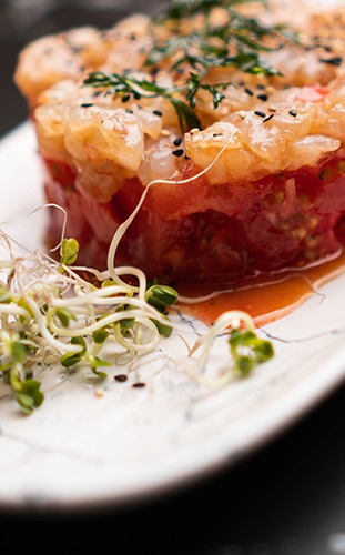 Tartar de langostinos con picadillo de tomate y su aliño Tartar de langostinos con picadillo de tomate y su aliño