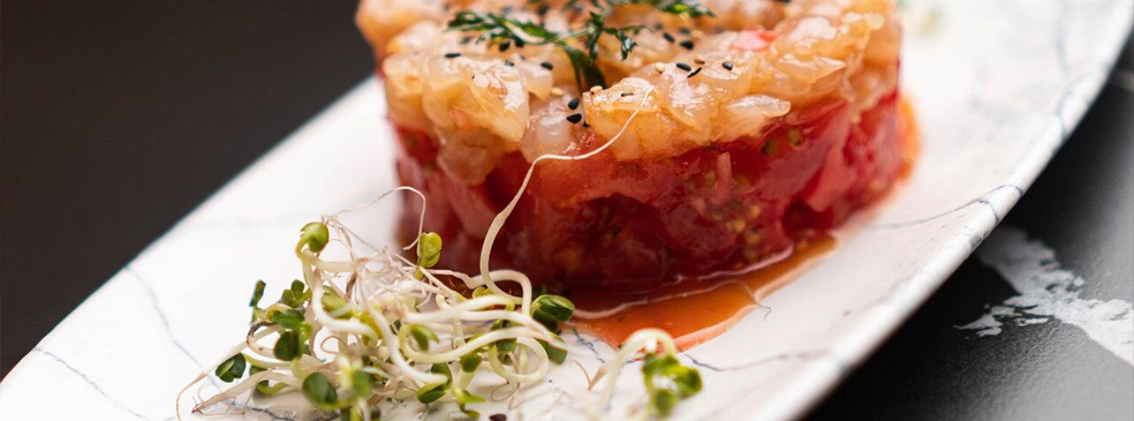 Tartar de langostinos con picadillo de tomate y su aliño Tartar de langostinos con picadillo de tomate y su aliño
