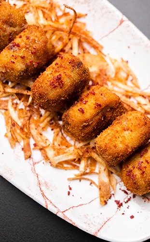 Croquetas de jamón ibérico de culuca y patata paja Croquetas de jamón ibérico de culuca y patata paja